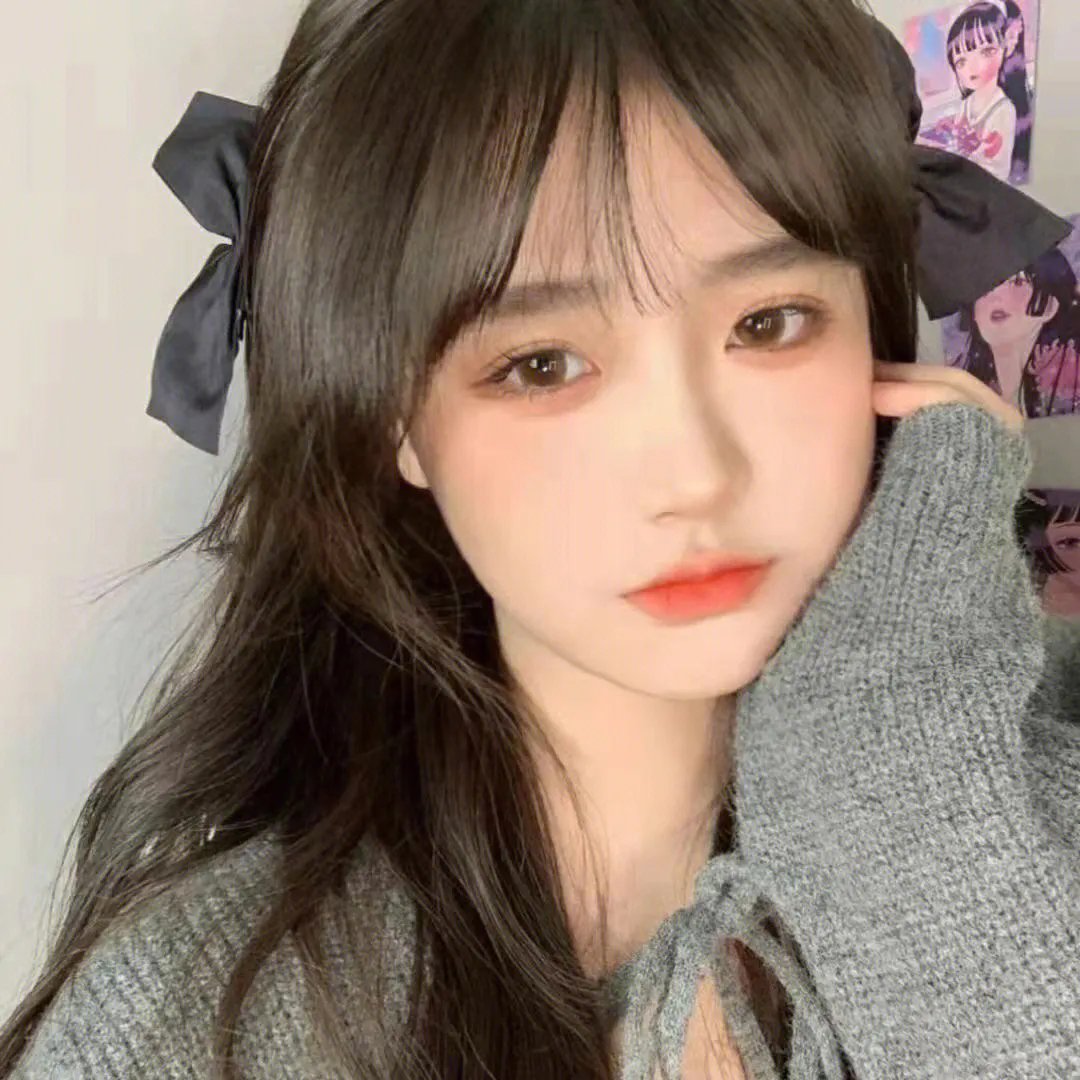 彩凤云裳 海报